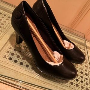 Brand new Cobble hill new balance leather size 9 heel